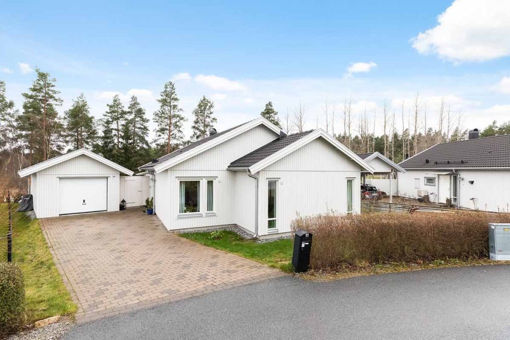 takomlaggning tegel villa nyby vallentuna 1